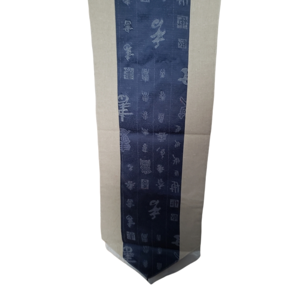 Linen table runner NWOT